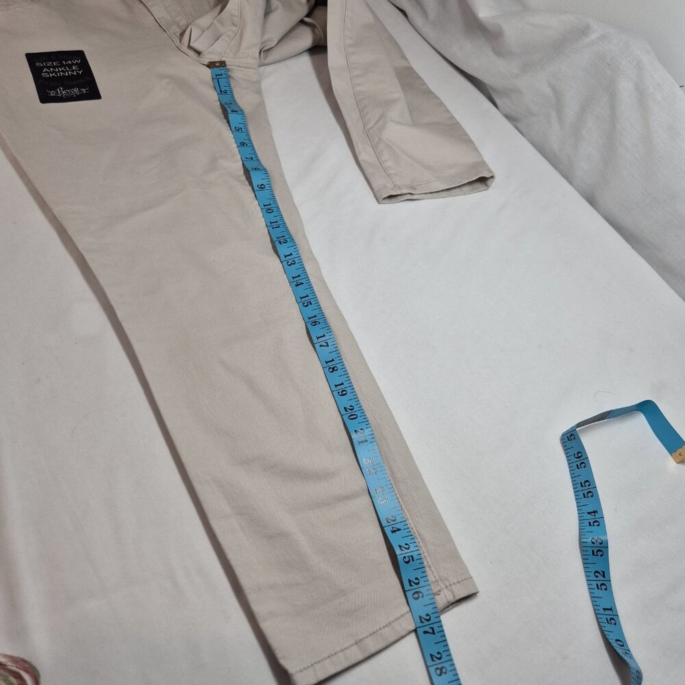 REVOLI Jeans Size 14W Tan Mid Rise Medium Wash Lift Shape Crop Beige (61) - Picture 10 of 11